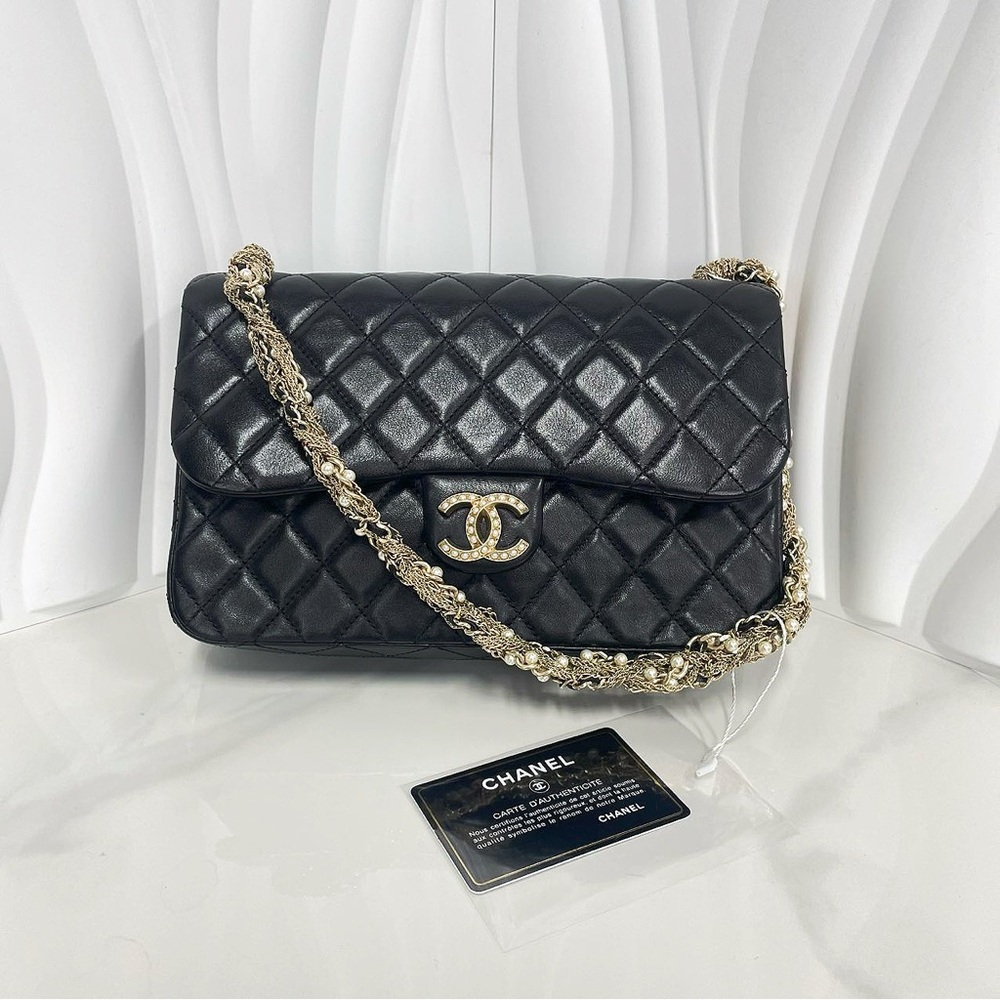 Chanel Black Quilted Shoulder Bag with Gold Chain